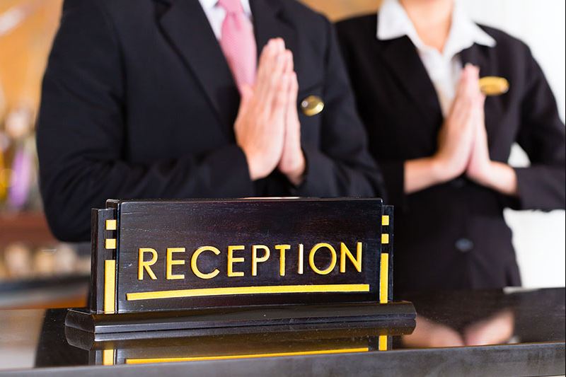 berapa gaji receptionist hotel