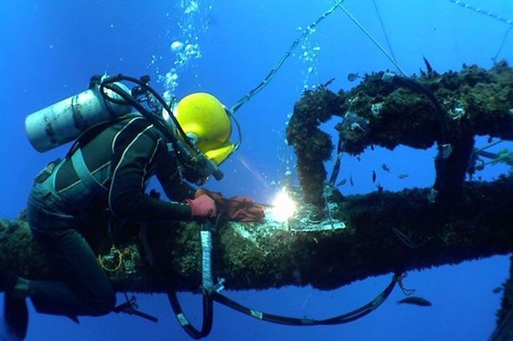 berapa gaji welder underwater